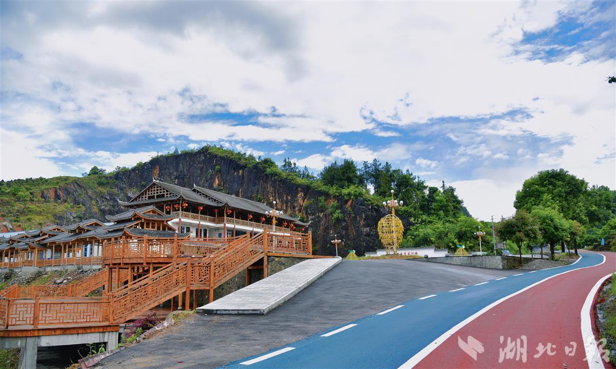 宣恩县李家河镇彩虹道绘出乡村振兴亮丽底色