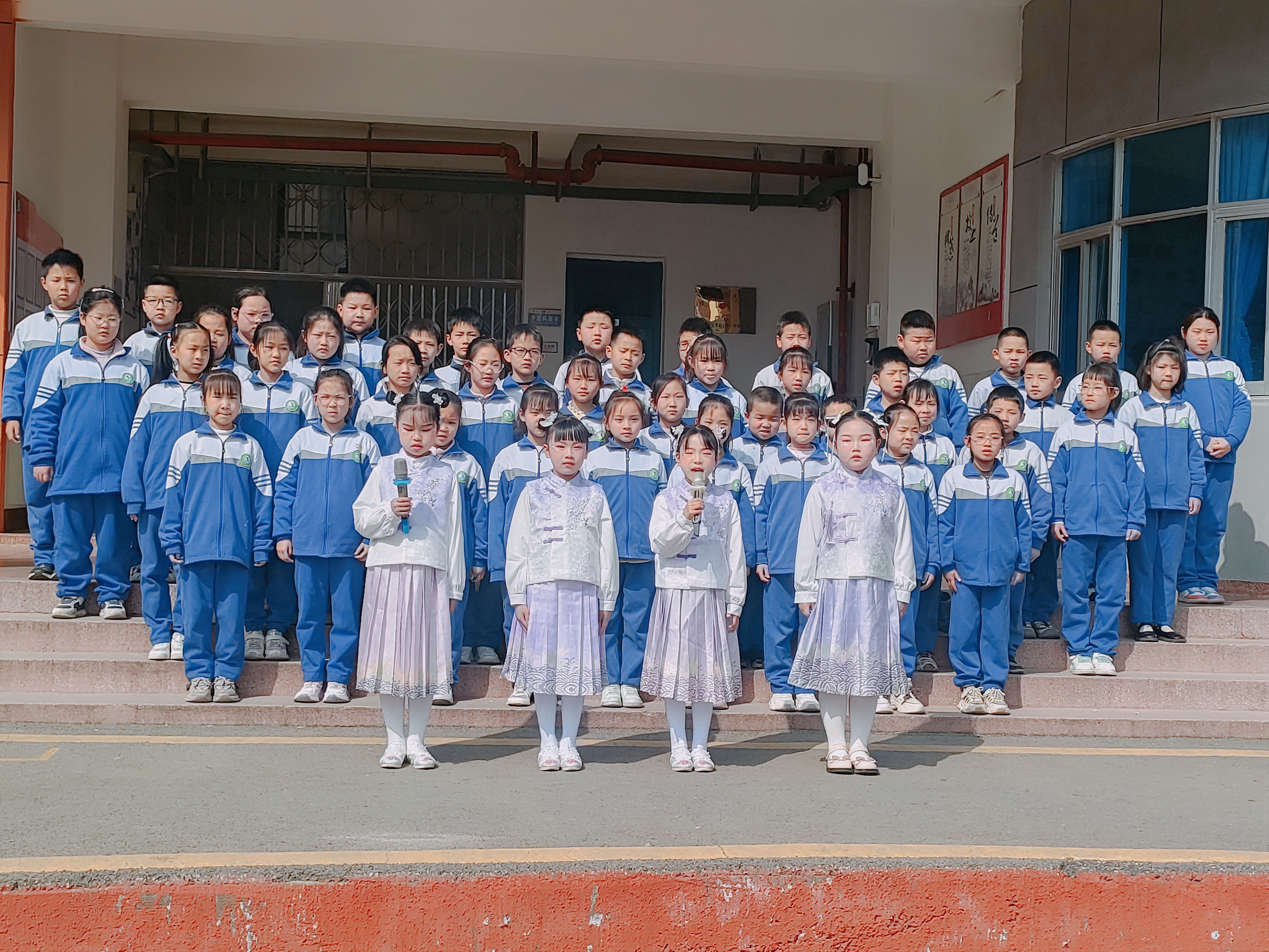 英山实验小学:经典诵读"润"童心 诗韵悠扬"活水"来