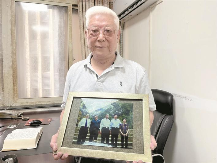 周光召院士曾两次来湖北 - 湖北日报新闻客户端
