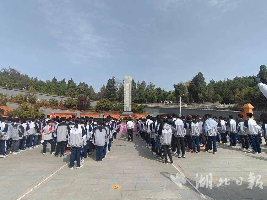 清明前夕，迎来清明祭扫热潮.docx