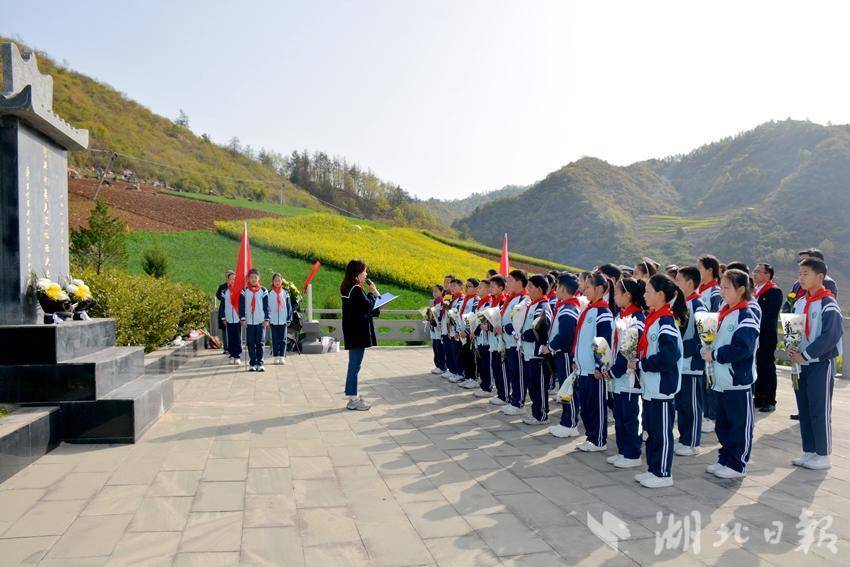 张振武小学:清明祭英烈 薪火永相传 - 湖北日报新闻客户端