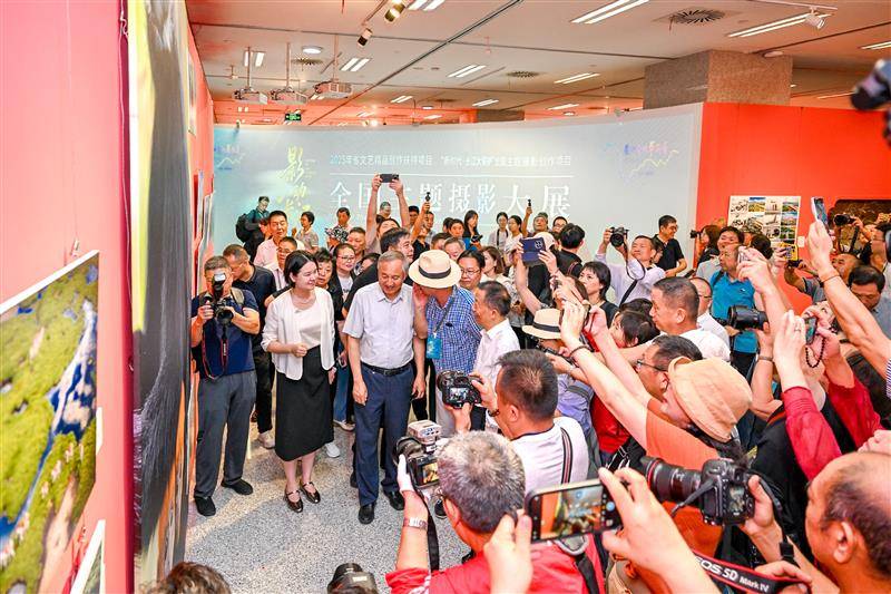 参观展览3.JPG