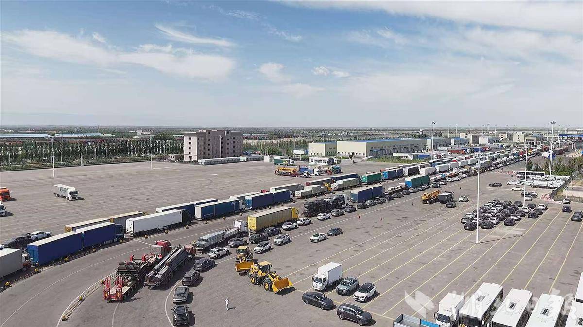 700→5000，霍尔果斯“摆渡人”为何越来越多？ - 湖北日报新闻客户端