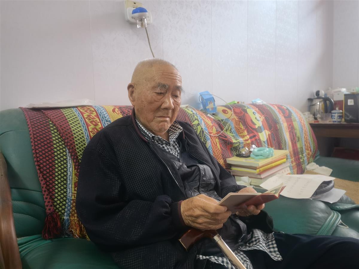 的长津湖战役;冰天雪地里,他的10根脚趾被冻伤,切除……他叫陈世礼