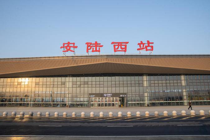 安陆首次开通直达北京列车 - 湖北日报新闻客户端