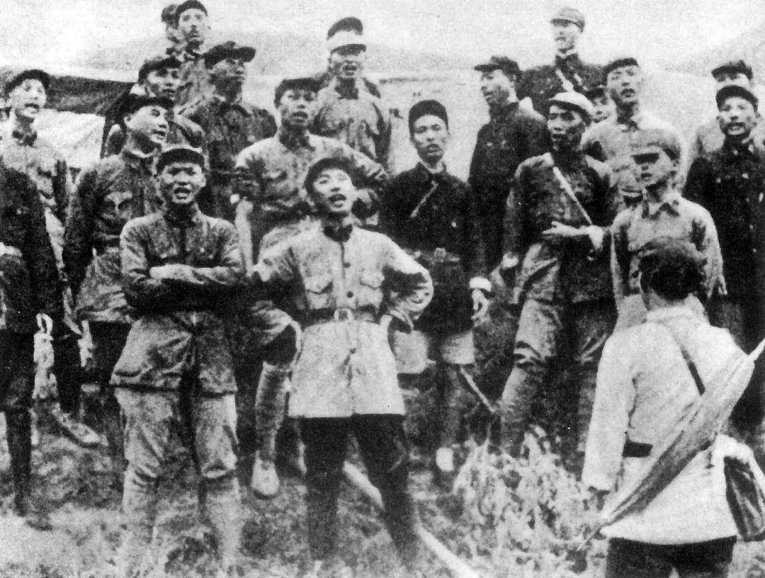 红军大学士兵在“欢唱”.jpg