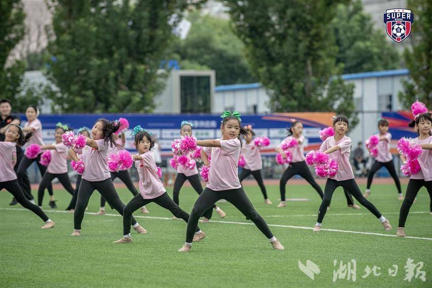 足球宝贝.jpg