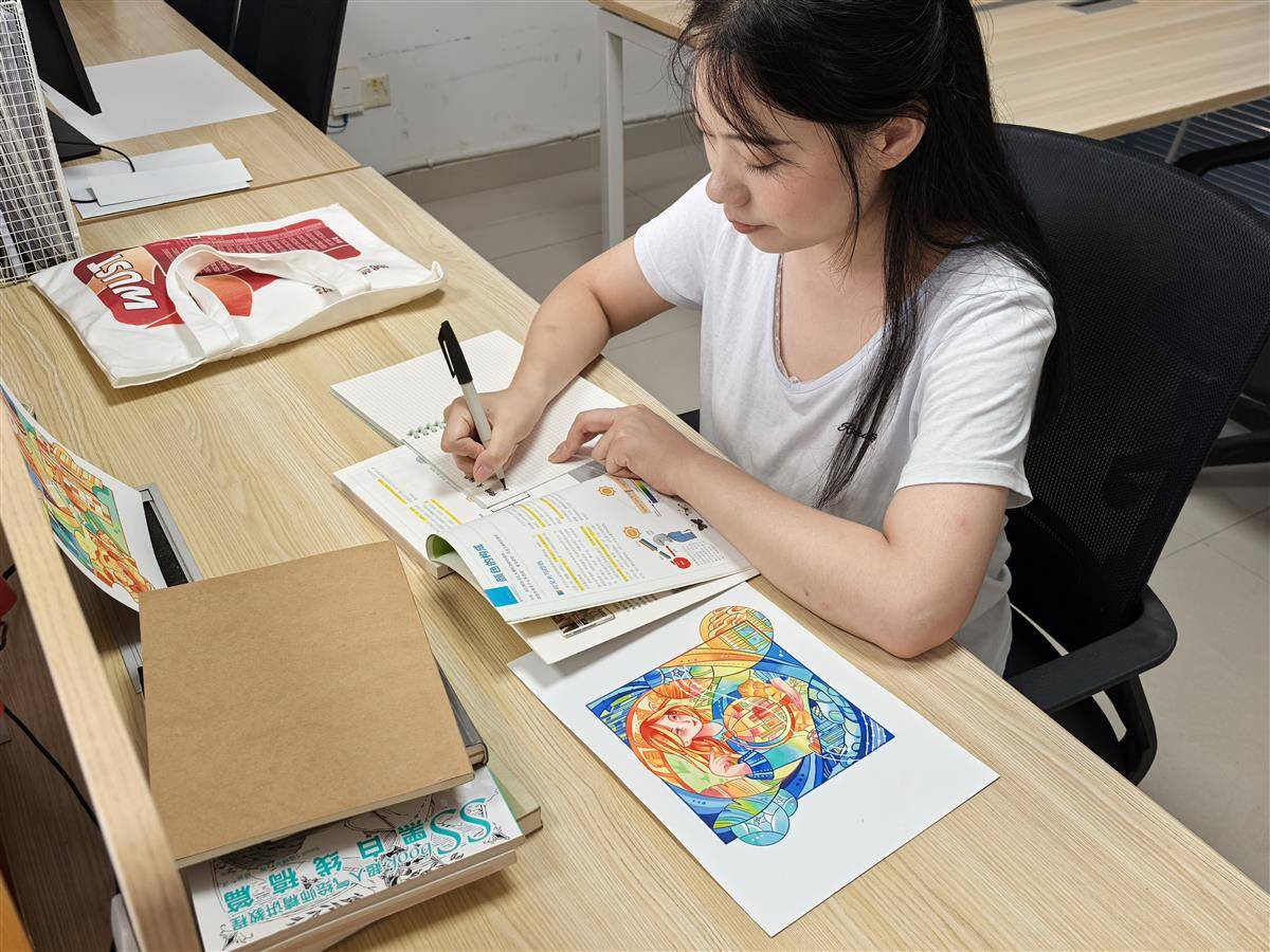 赵小雅在自习室学习 受访者供图.jpg