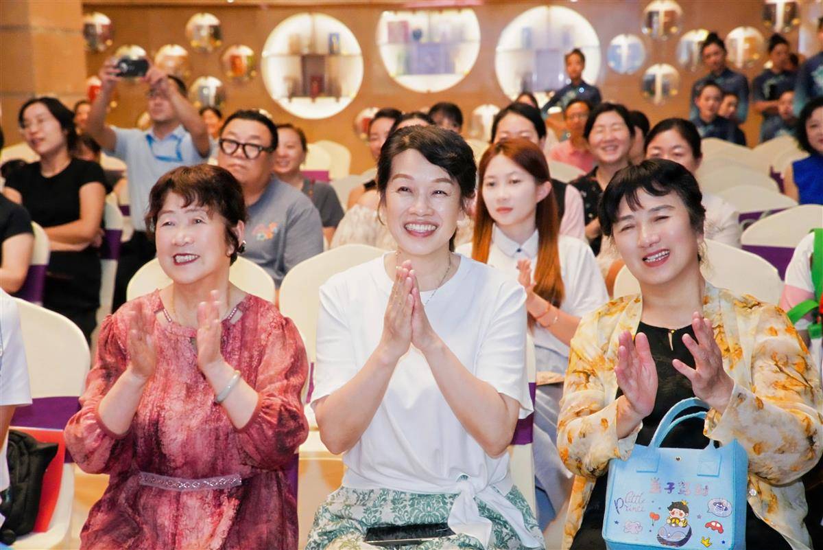 结业典礼新闻通稿照片素材 (11).jpg 结业典礼新闻通稿照片素材 (11).jpg