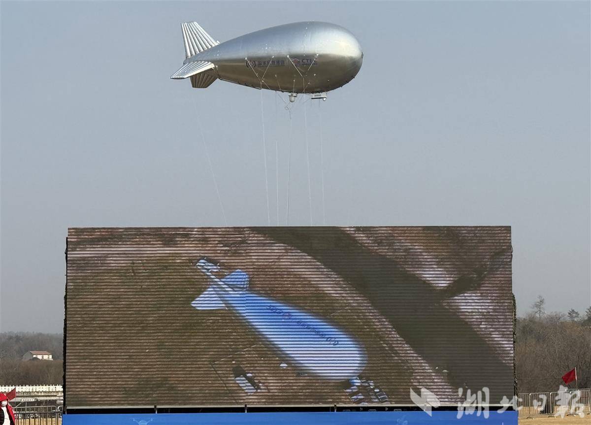 1大型系留飞艇——高悬的“应急通信灯塔”.jpg