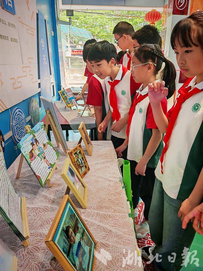 钢城十九小创新阅读活动 书香浸润校园与社区