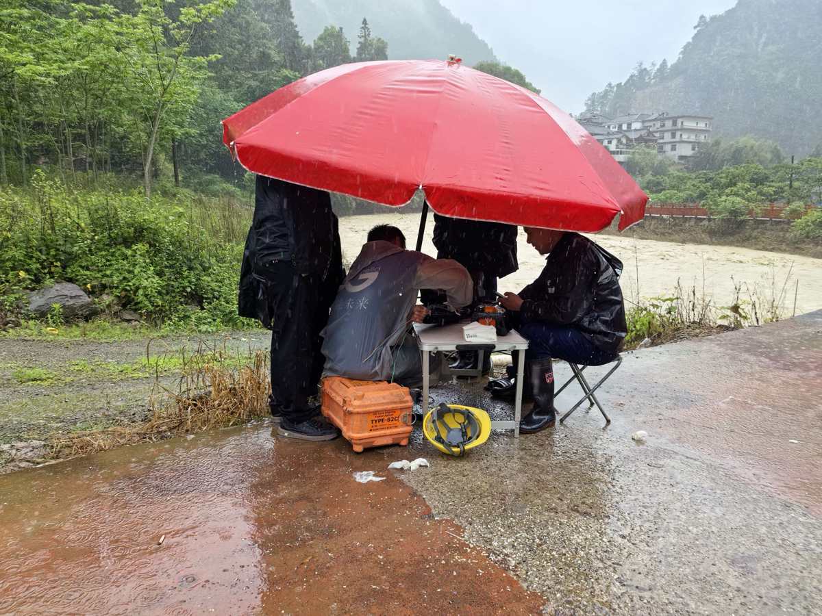 恩施紧急抢修1.jpg
