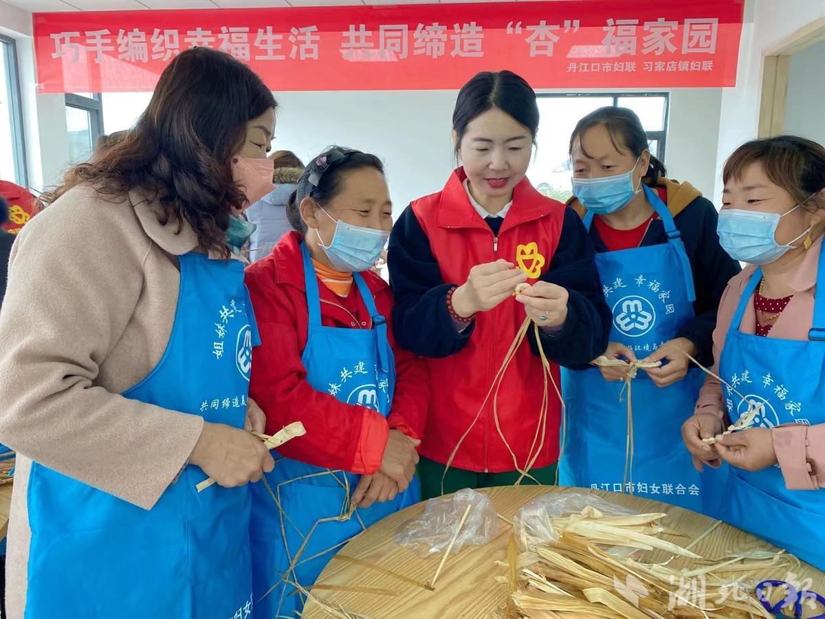 习家店镇杏花村：“杏”福嫂共建幸福家 - 湖北日报新闻客户端