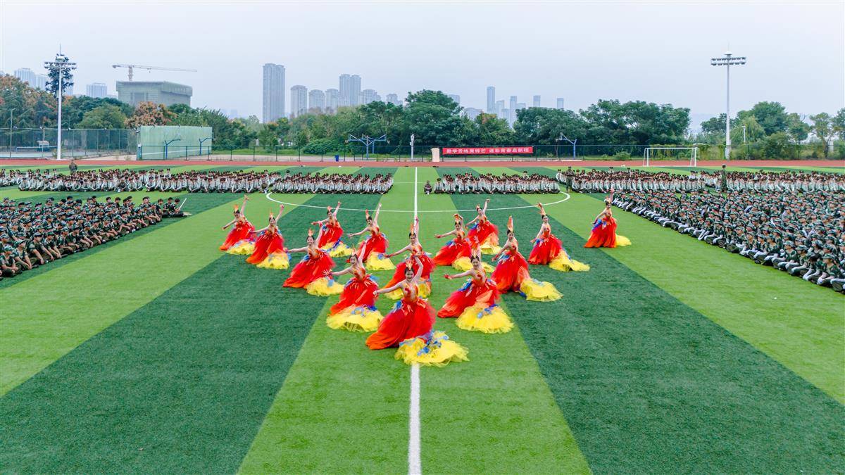 图为“凤凰舞”表演 摄影：苏古润 (1).jpg