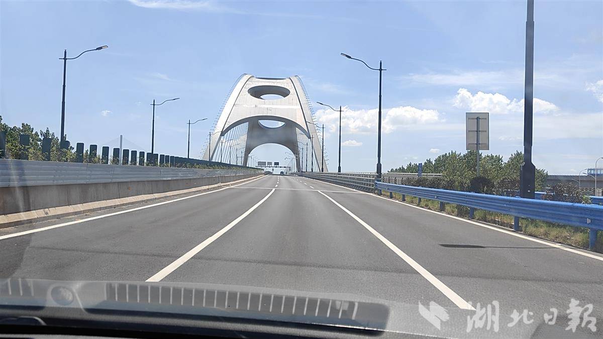 左岸大道跨通顺河桥.jpg
