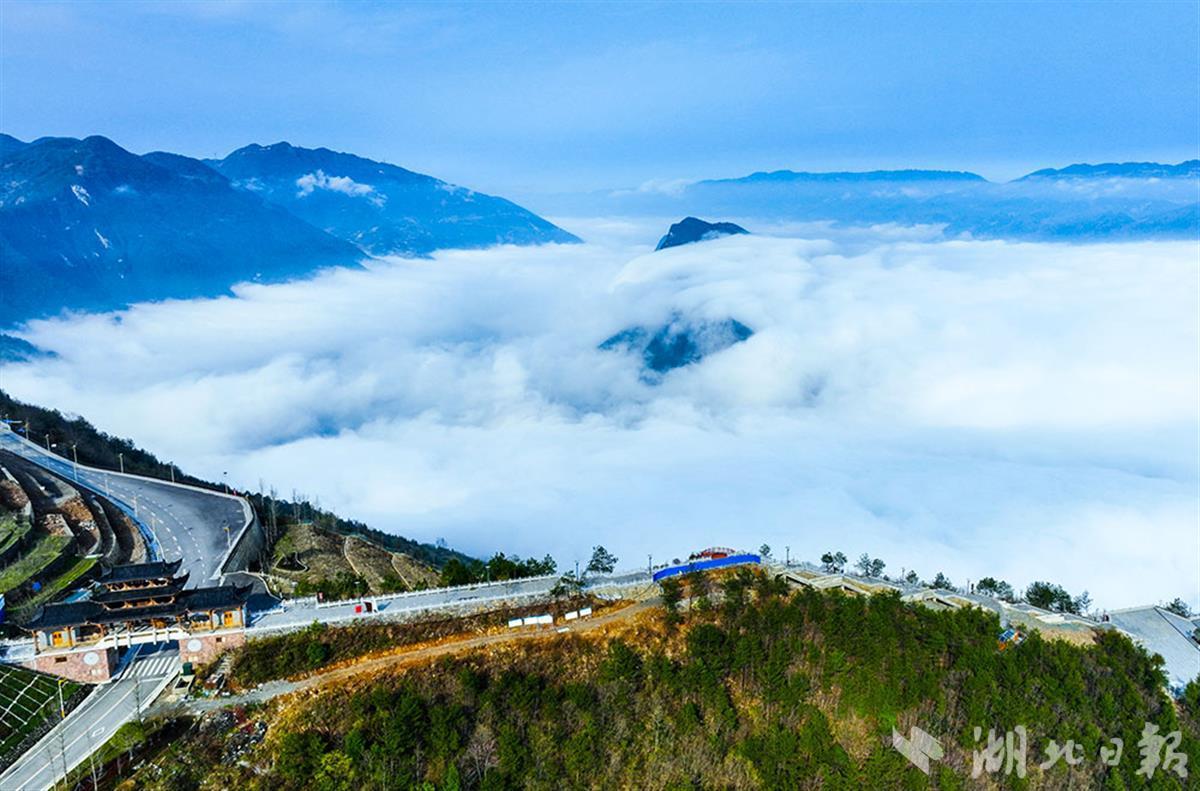 長江三峽·巴東巫峽口景區是印在第四套伍圓人民幣上的風景區,長江在