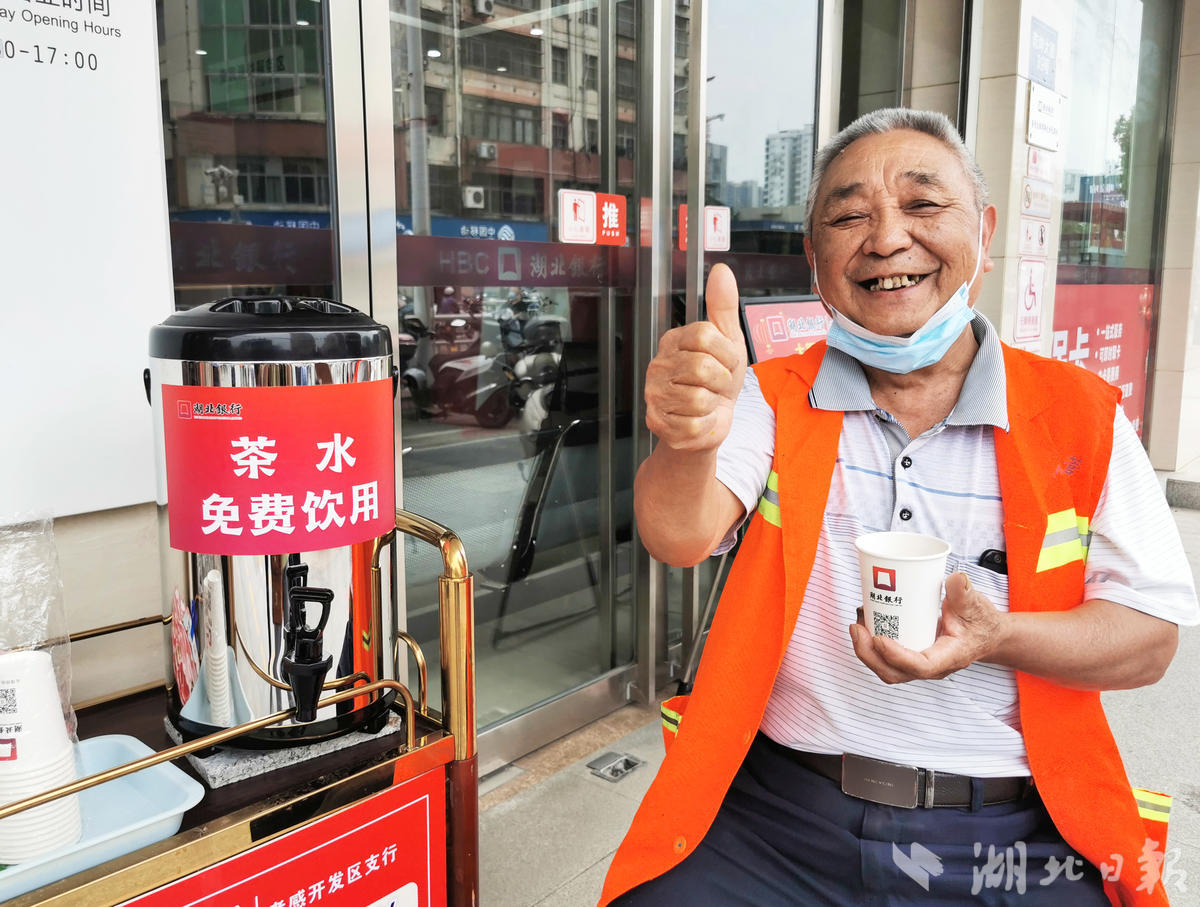 67爱心饮水点为群众夏送清凉冬送暖