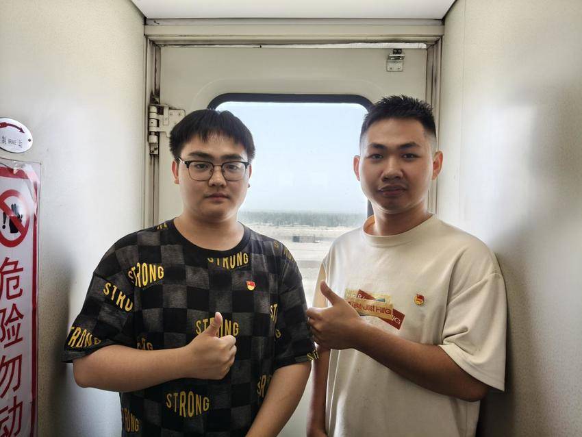 点赞！K4531列车上，来自仙桃职业学院的西部计划志愿者的紧急救护 - 湖北日报新闻客户端