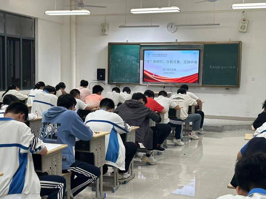 黄梅实验高中举行语文竞赛