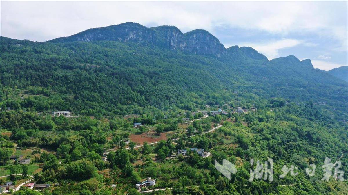 景阳镇兴隆寺村,位居美丽的清江河畔南岸