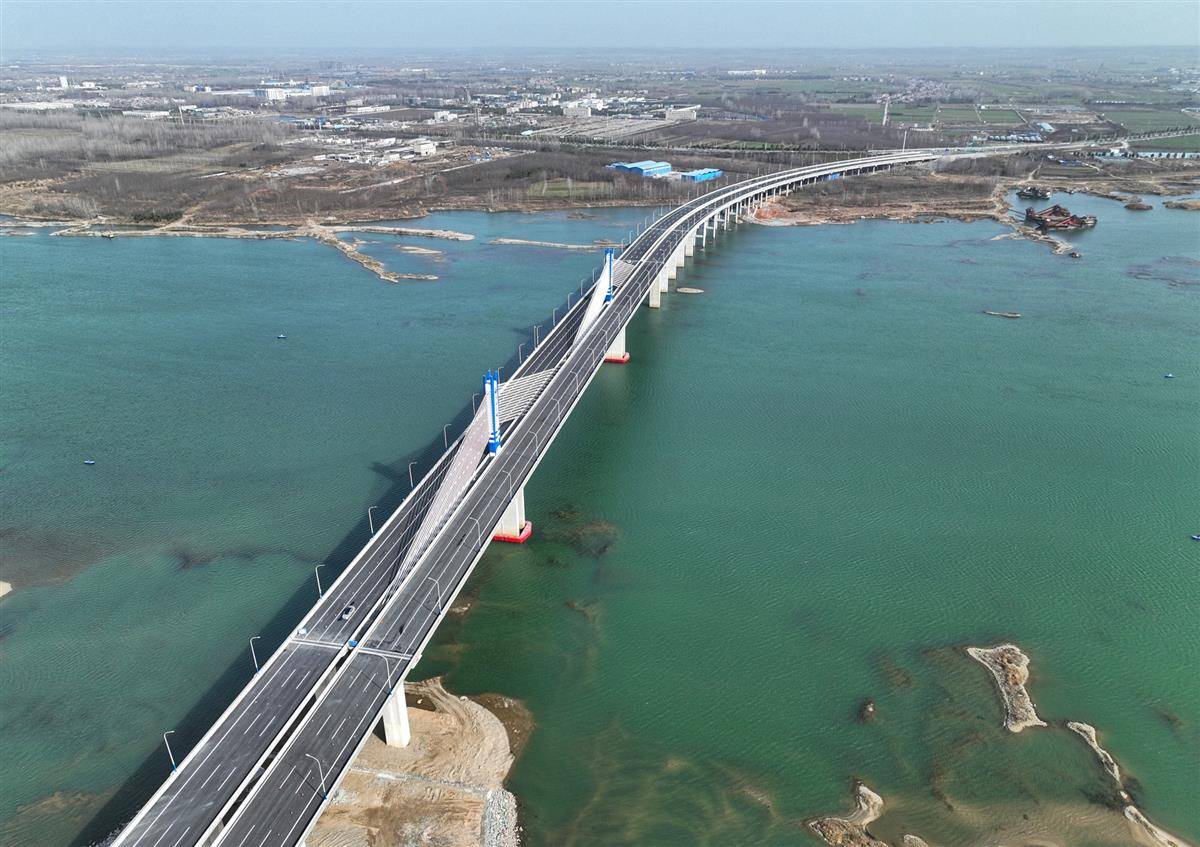 河谷大桥试通车