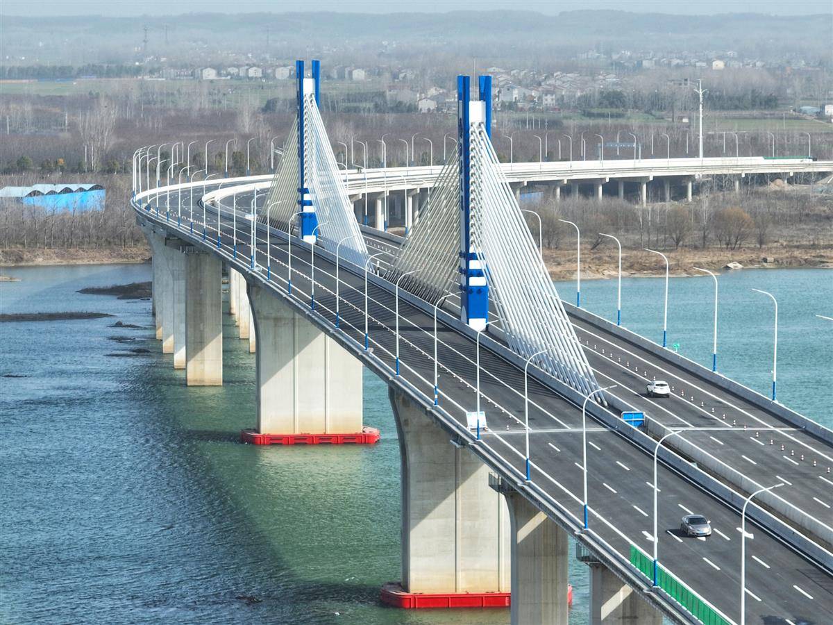 河谷大桥试通车