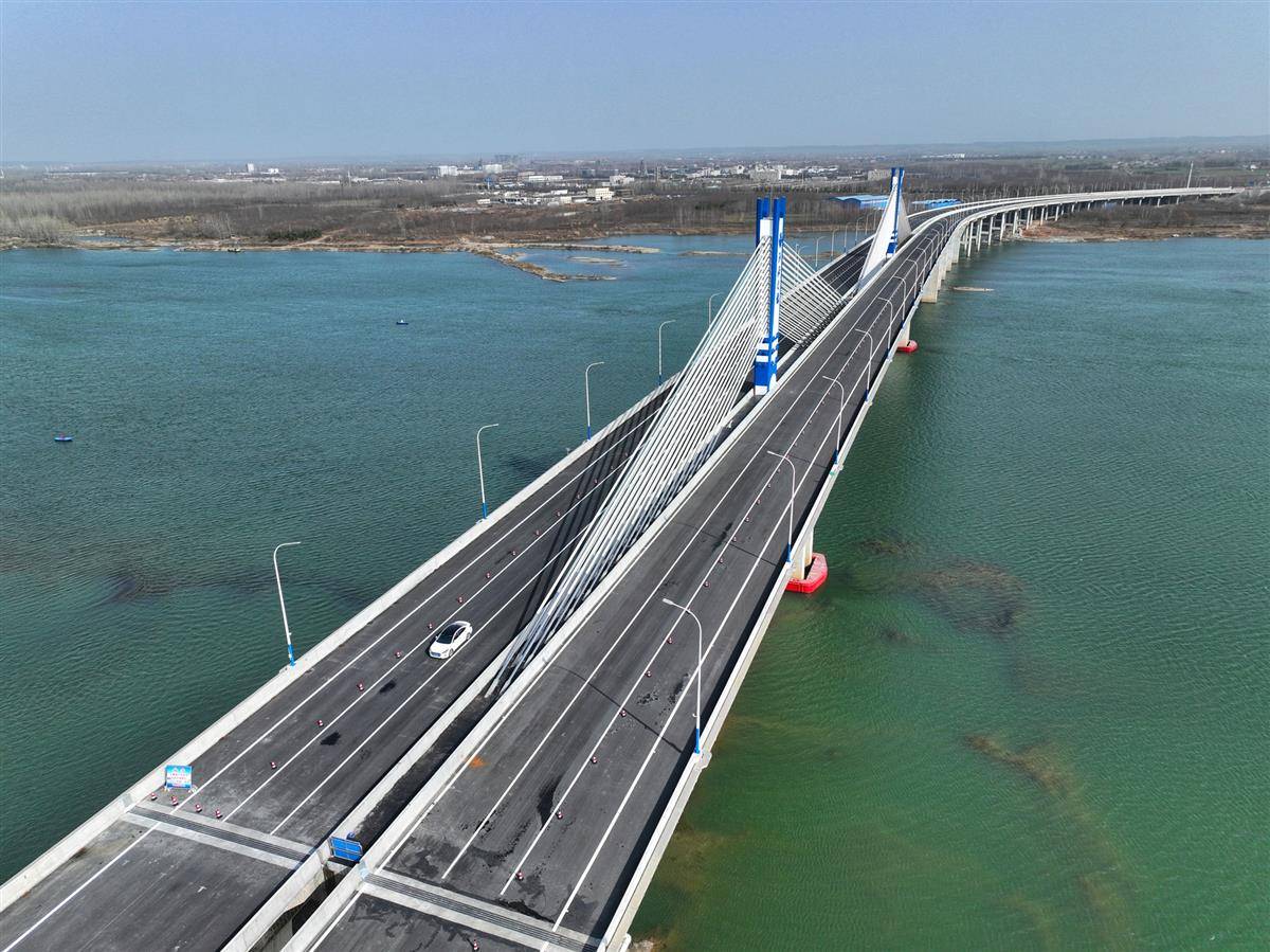 河谷大桥试通车