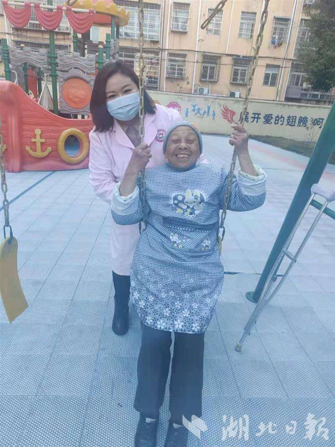 公安县最美民政人吴霜霜老人们眼里的乖女儿小棉袄开心果知心人