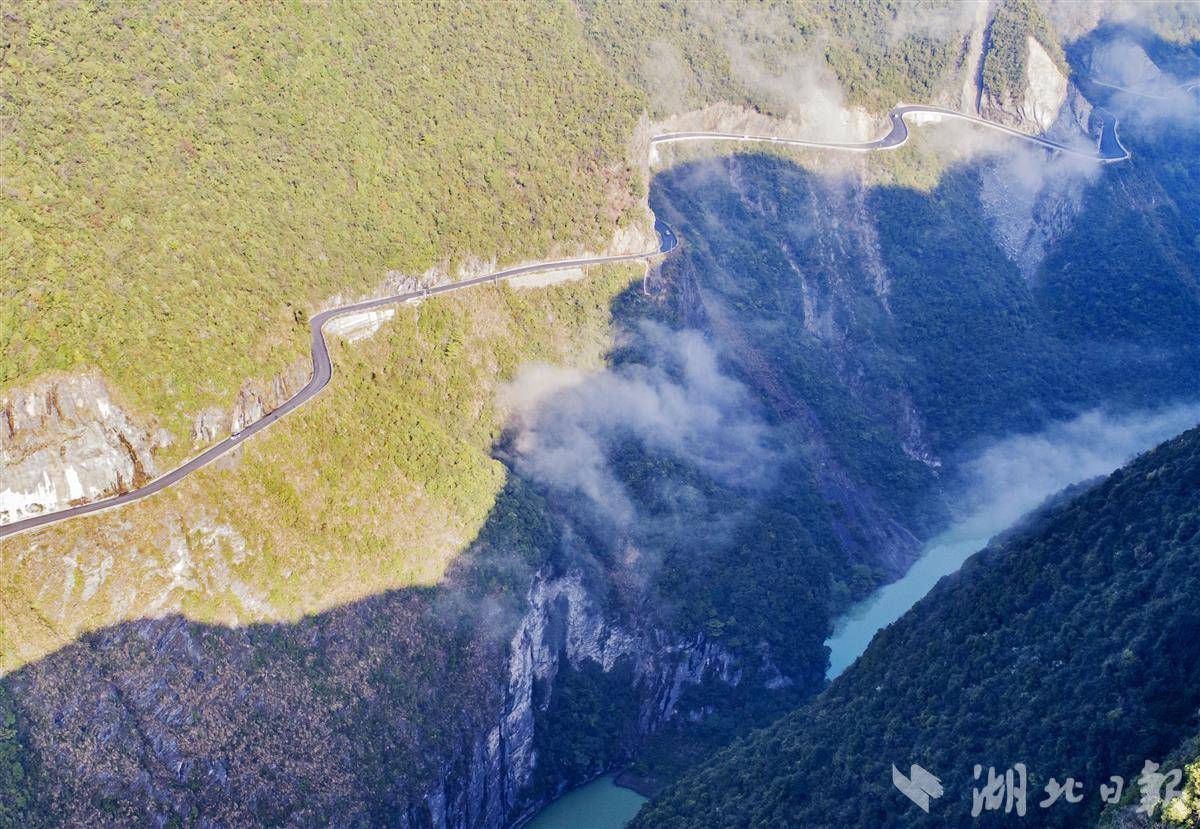 湖北鹤峰雕崖图片