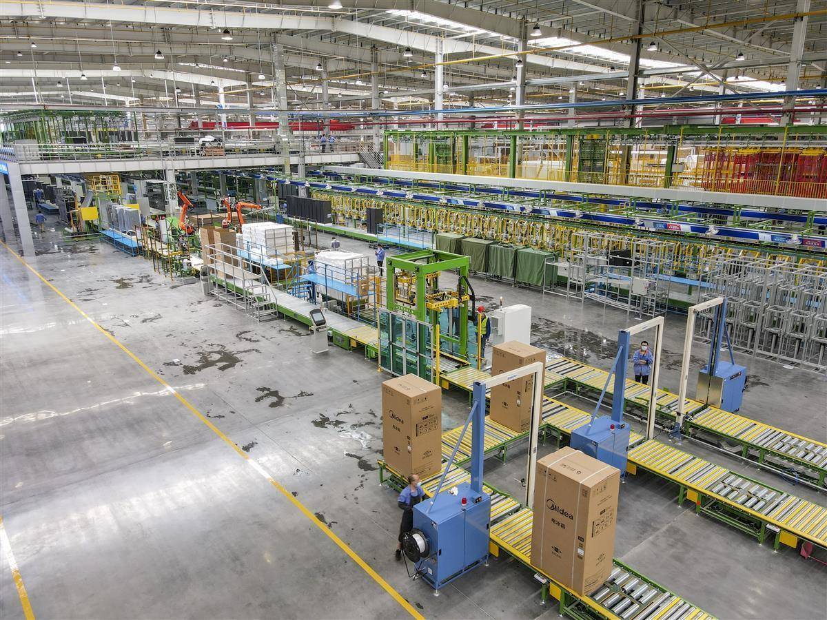 美的冰箱荆州新产业园首台冰箱下线