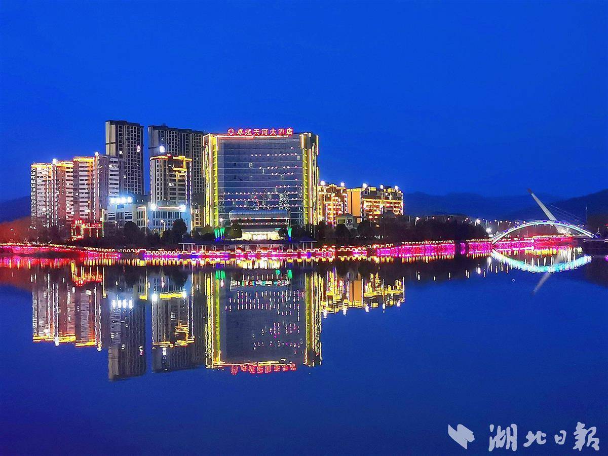 近年来,郧西县坚持城区即景区,构建三山入城廓,五水显风景,一道环