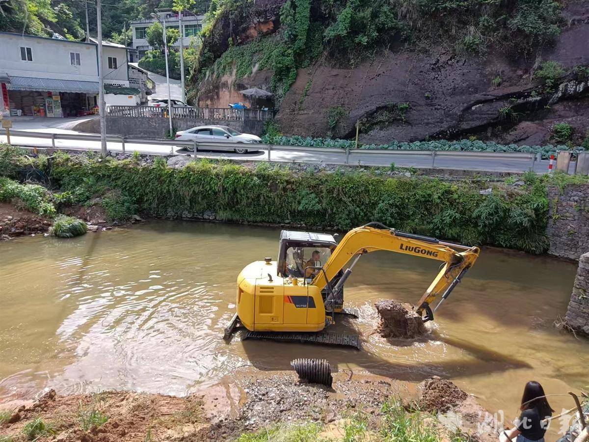 六角亭河道清淤排毒提高行洪能力