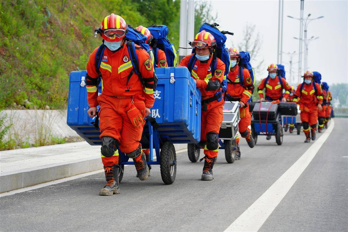 现场震撼湖北消防开展72小时地震救援跨区域实战拉动演练