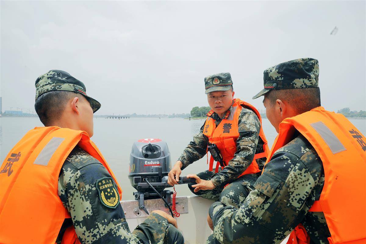 水利武警图片