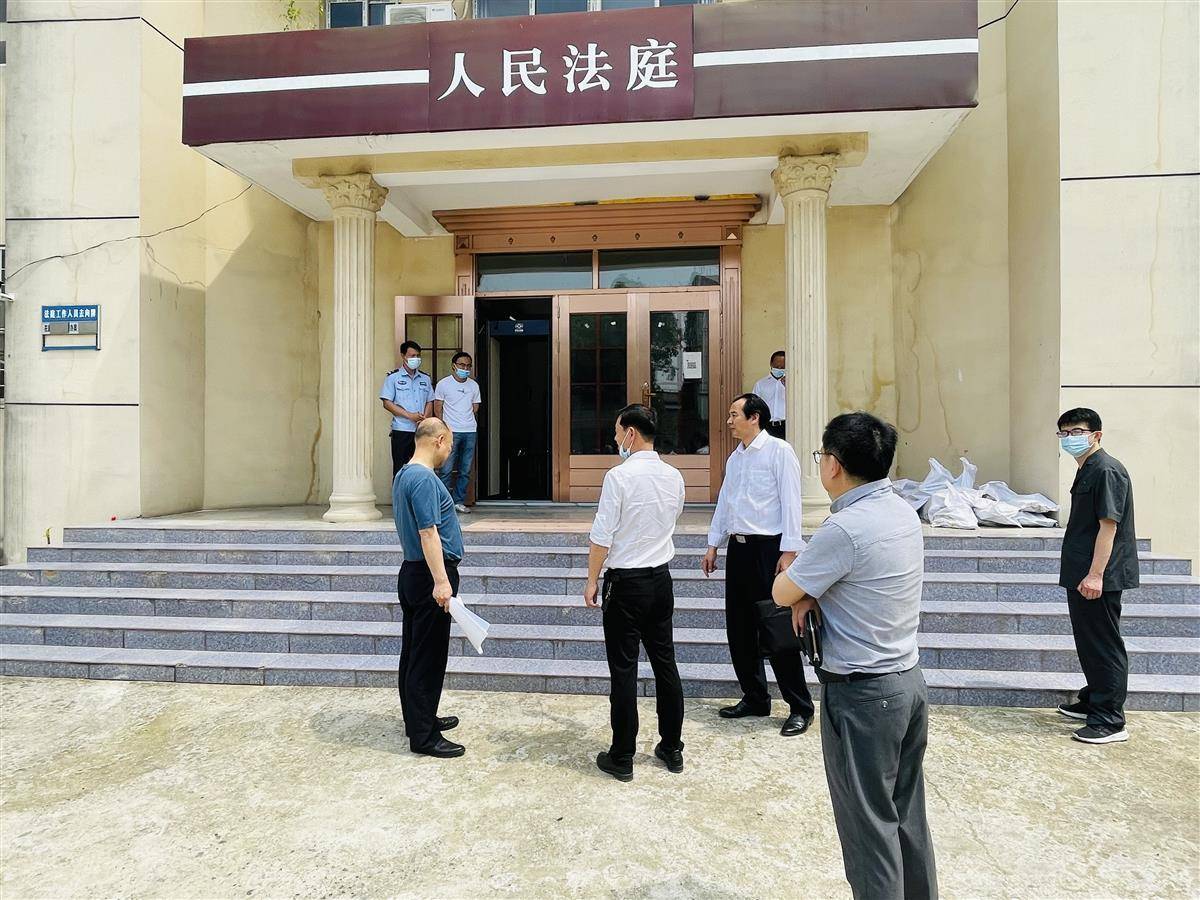 曾店镇党委书记余刚强,曾店镇镇长吴明一行人与云梦法院党组成员,副