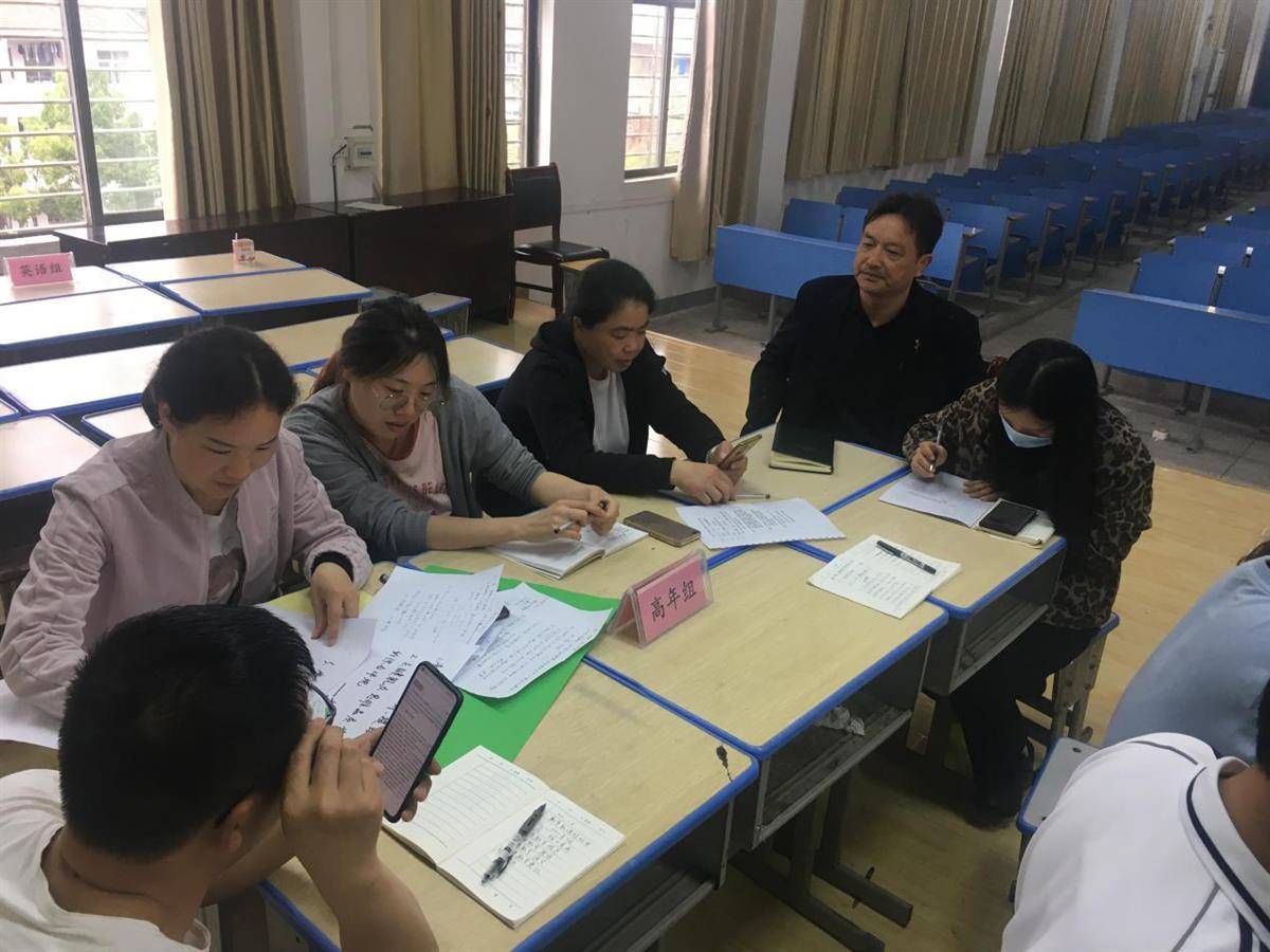 湖北日报讯(通讯员孙文平,王先忠)"我感觉新课标育人目标更加系统明确