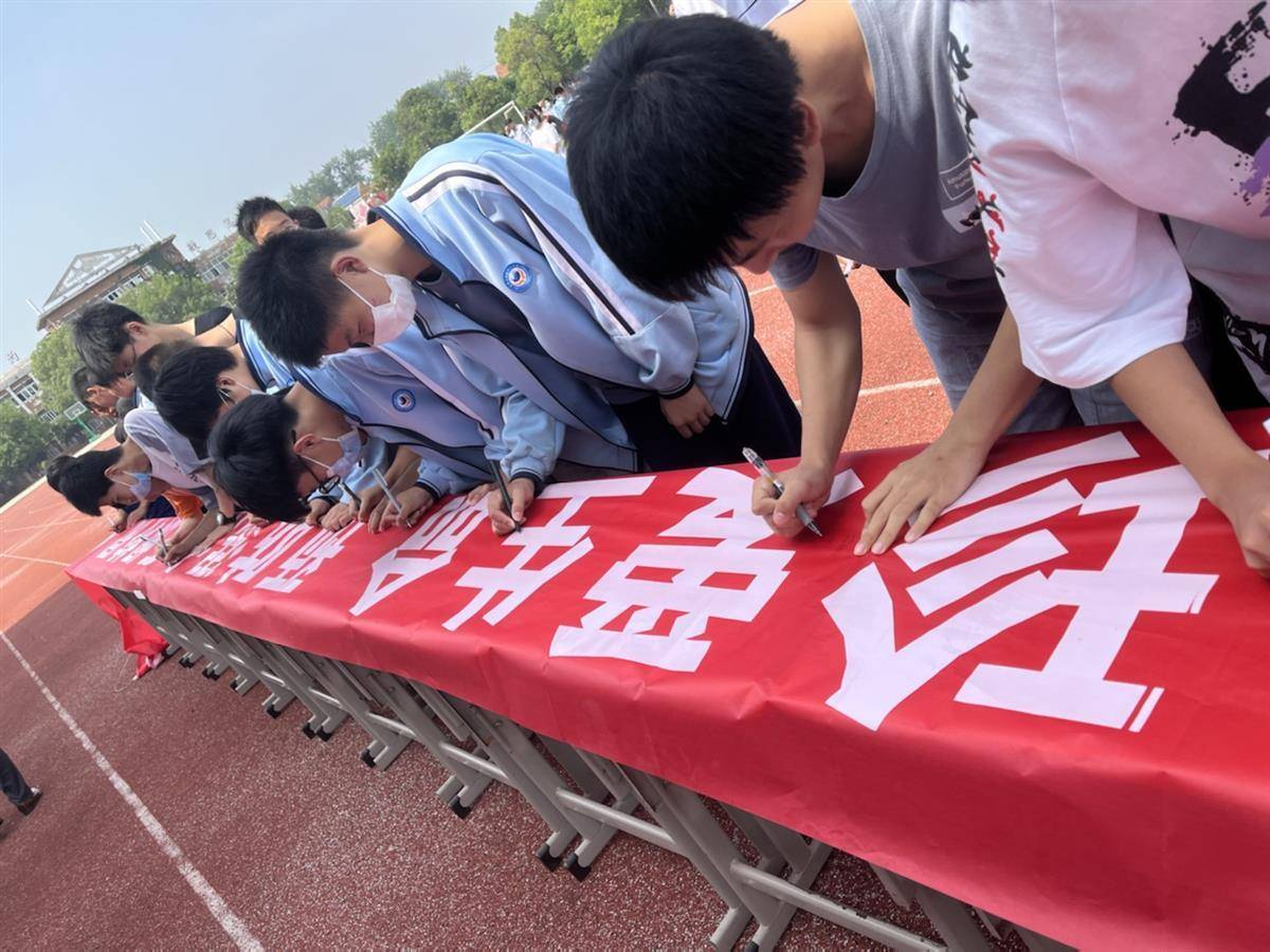 湖北日报讯(通讯员左思曼)近日,云梦县隔蒲潭镇祥山中学开展了主题为"