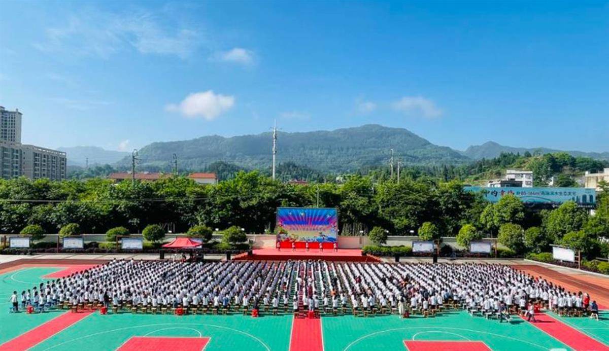 利川东城岩洞寺小学开展首届英语趣味活动