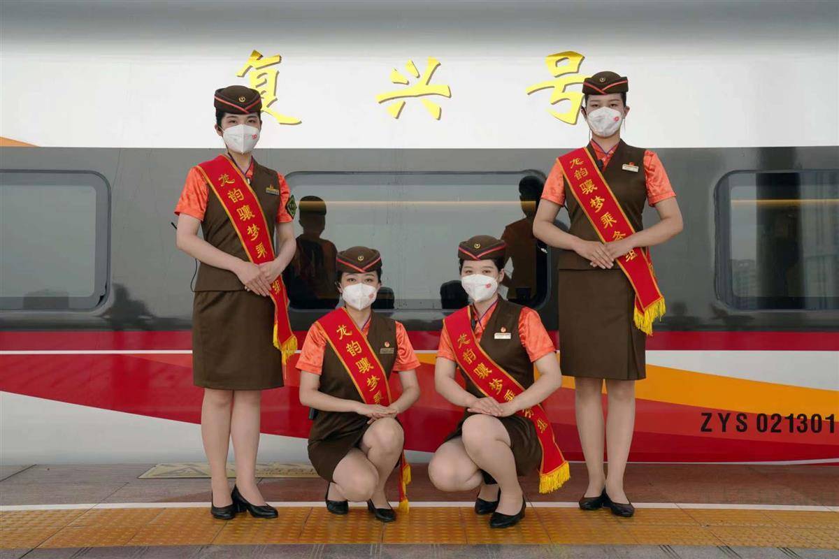 襄阳客运段高标准服务好智能复兴号开行
