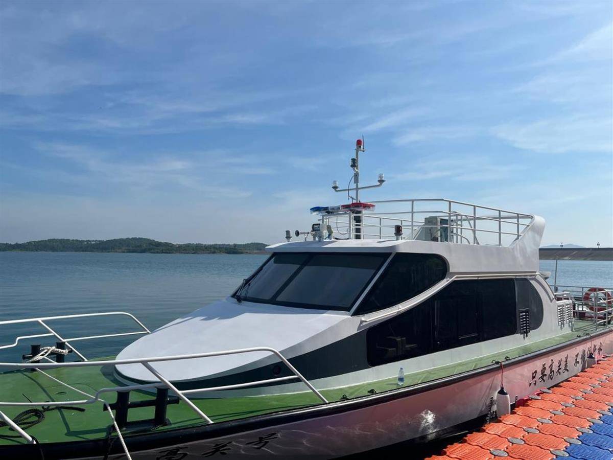 省高关局纯电动执法船试航成功