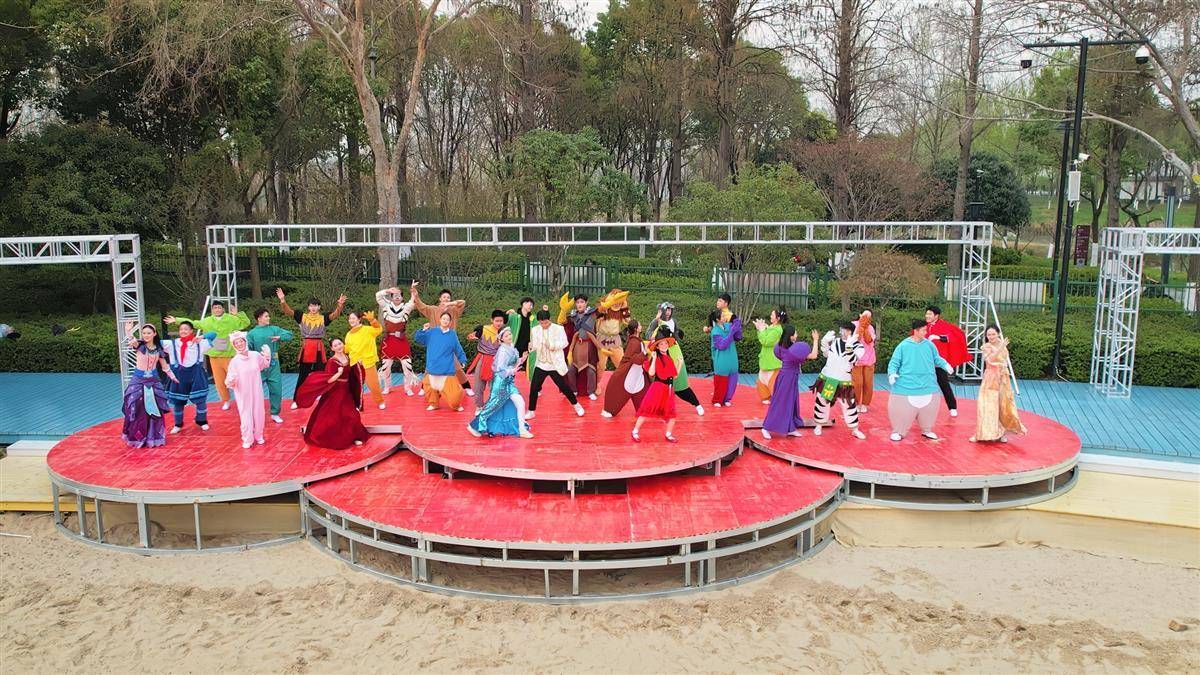东湖沙滩景区全新开园引进华中首家沙滩实景舞台剧