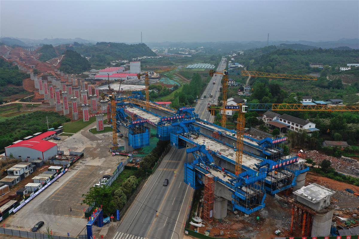 宜兴高铁跨越小鸦路三线飞架