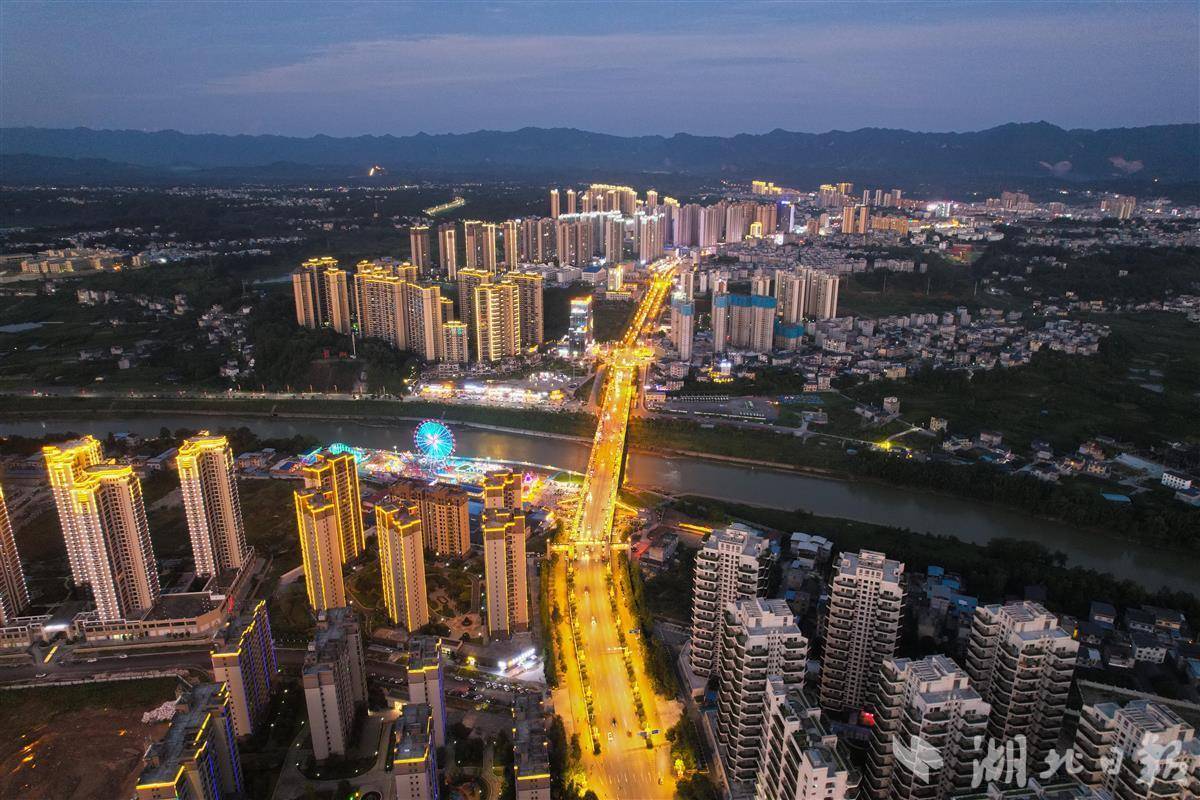 龙凤呈祥比翼飞湖南龙山湖北来凤谱写跨省经济协作示范篇章