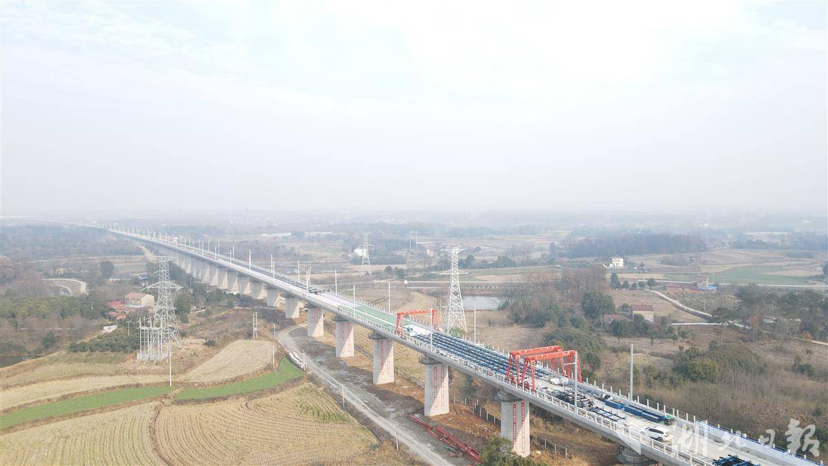 荆楚热土,8条高铁启动在建,工地遍布武汉,襄阳,宜昌,荆门,荆州,十堰