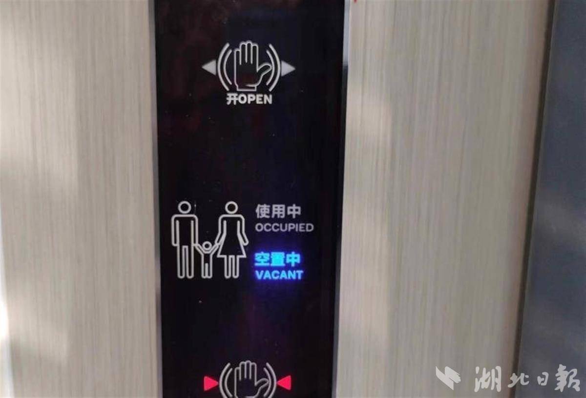 市民徐来都说:"以前高铁站外没有公共厕所,多有不方便,现在的公厕既