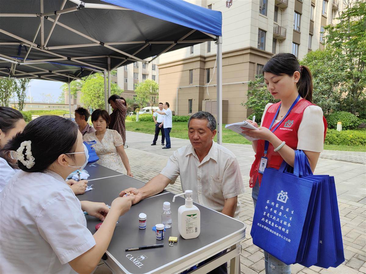 他们都是黄陂人,守护人民的健康是我们的责任,同时卫生行业也要为改善