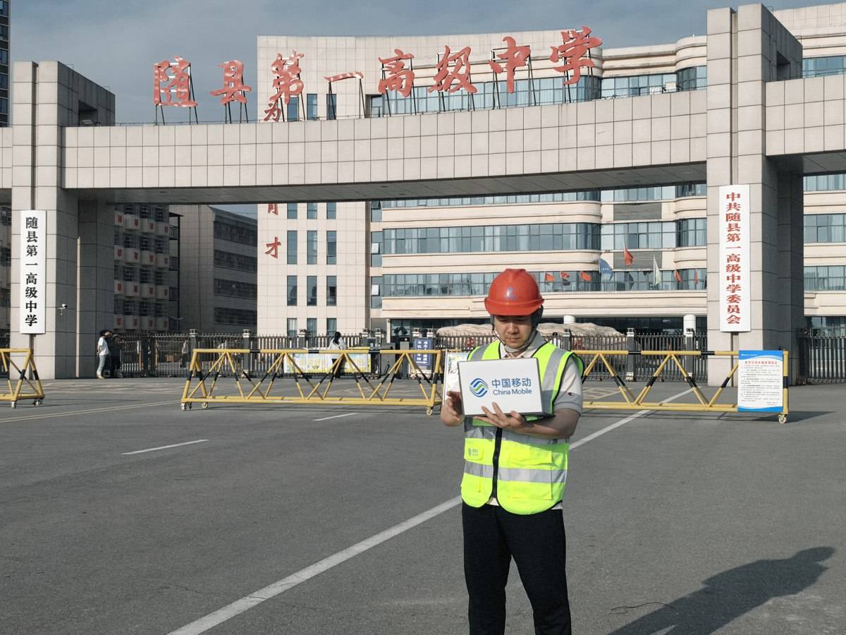 技术人员进行考前系统巡检及网络调测.jpg