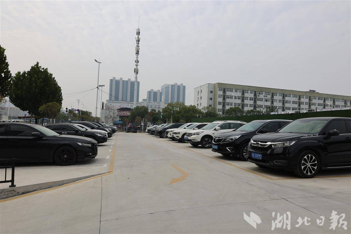 白沙洲大市场旁停车场2.jpg 白沙洲大市场旁停车场2.jpg