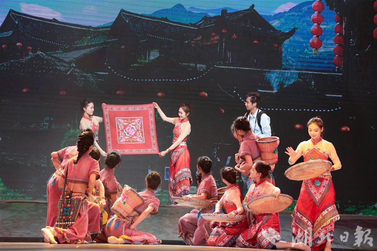 舞蹈《西兰卡普》。李盛艳 摄.JPG