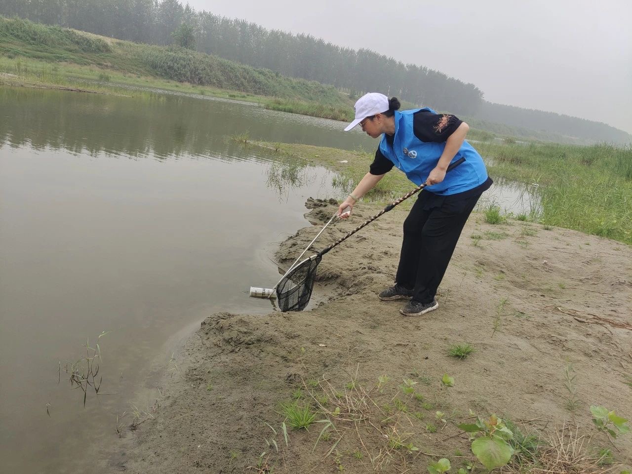 潜江市开展"美丽河湖生态保护"秋季行动